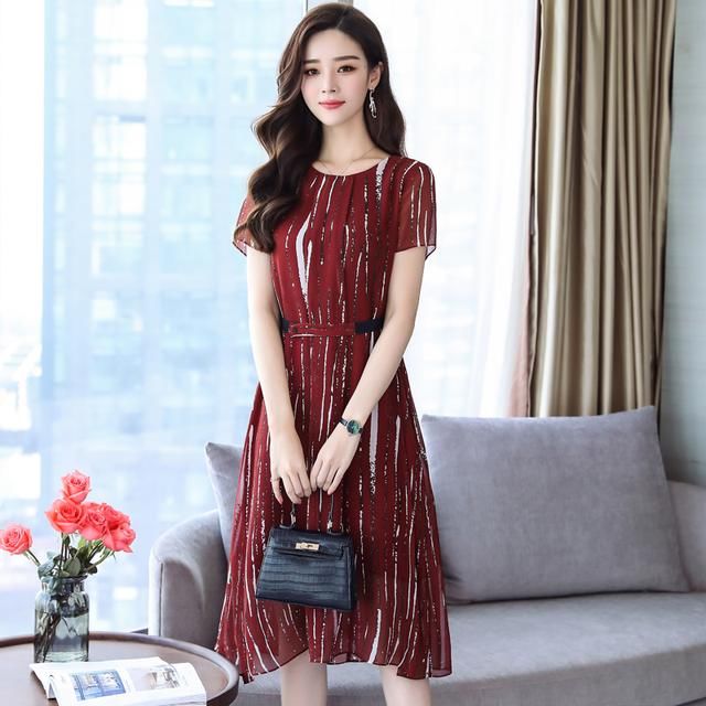 说实在的!这高贵“薄”秋裙，比旗袍还大气，60后穿美若天仙