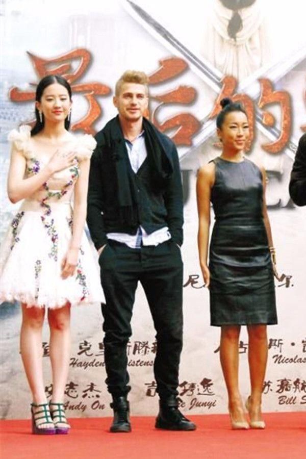 吉克隽逸看起来高，其实很矮!穿20厘米高跟鞋，比刘亦菲还矮一截