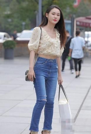  【女生】路人街拍，撩发的女生都很有魅力，更显轻熟的气质