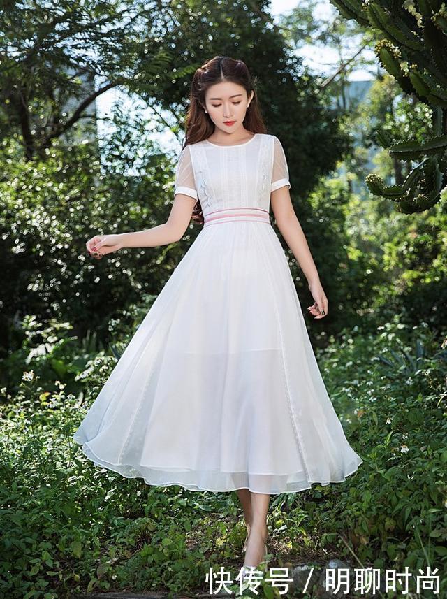 白色蕾丝连衣裙：温婉端庄突显气质，上身落落大方，别有风味！