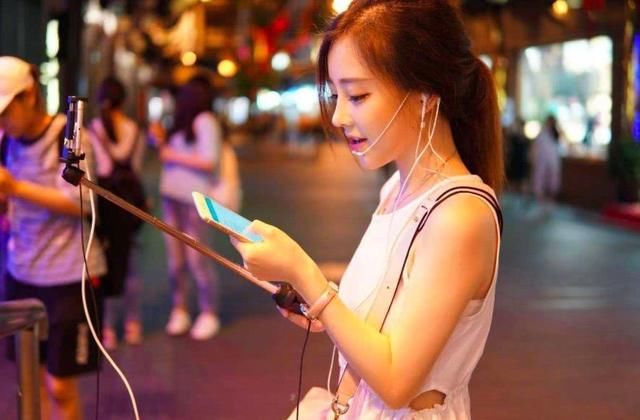 冯提莫正面回应争议反而引来更多黑节奏！网络暴力再显人言可畏