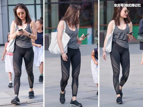 时尚辣妈真敢穿，黑色打底裤穿出了渔网丝袜的感觉！