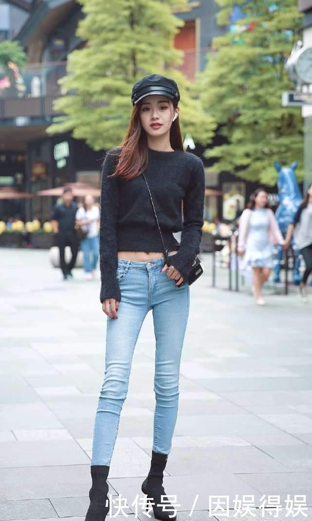  『亮眼』街拍：图3漂亮的女性穿着中式扣的刺绣棉质外套，报童帽很亮眼！