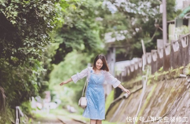 「穿搭」美女虽然挺可爱,但身材有点微胖吧