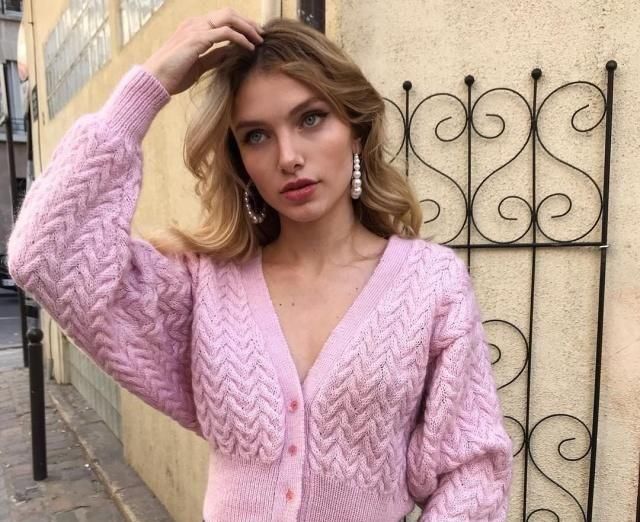  尽显：开衫+牛仔裤这样穿,时髦好看又清新柔美,尽显品味气质