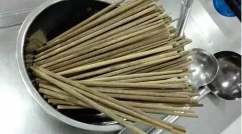  【家里】家里有这样的筷子，赶紧扔了，不要等到吃出病来后悔