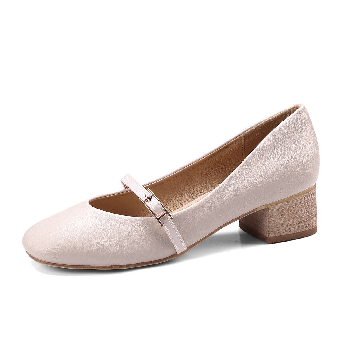 三伏天就要穿凉鞋，不仅时尚美观，穿起来还很有气质，出门超有面