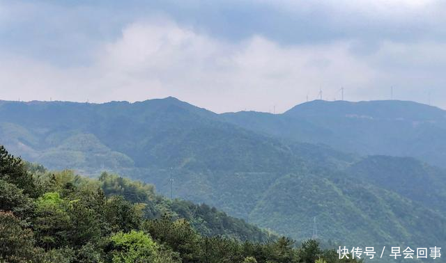  中玻璃走廊■世界上“最长的悬挑玻璃走廊”在浙江，据说很多游客不敢走完全程