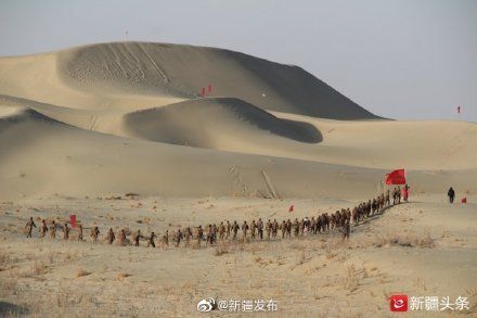  「兵团」兵团民兵沙漠徒步重走“老兵路”接受锻炼