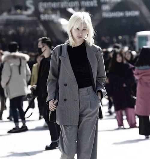  「高冷」时装秀:气质高冷的模特,暗色系穿搭,经典时尚!