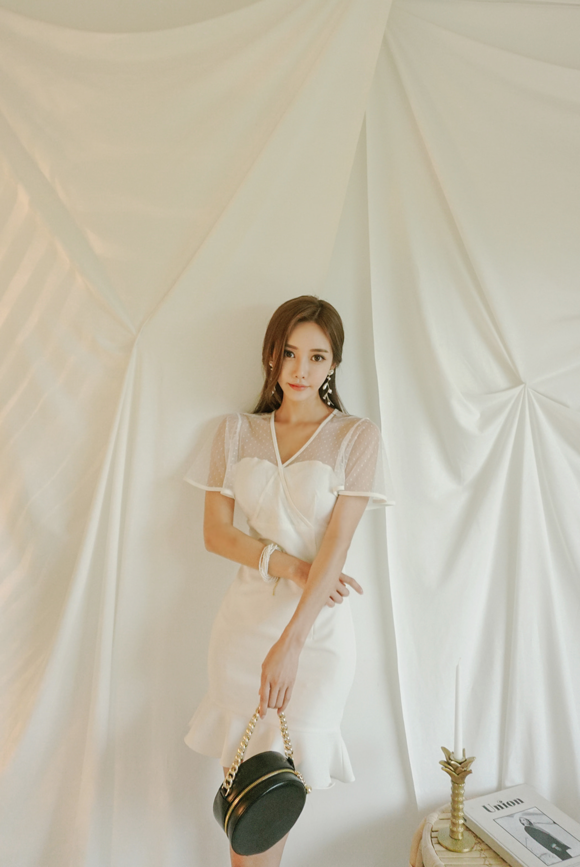 女神孙允珠，融雪花蒲温暖缦纱波点鱼尾裙