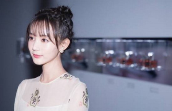  「角色」她是赵丽颖替身，在赵丽颖怀孕期间疯狂接戏，如今逆袭成一线明星