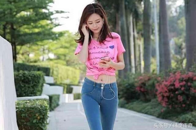 时尚穿搭,牛仔裤流行舒适休闲又不失风格