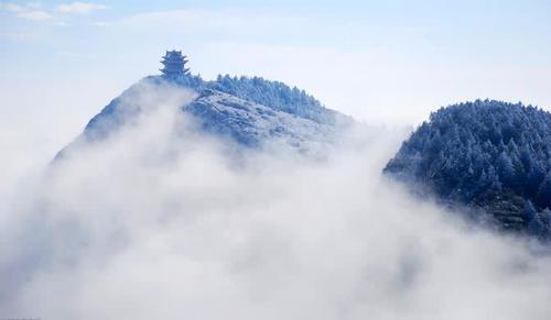 春节去峨眉山过年,山顶住宿费用太贵且一房难求,你要如何选择