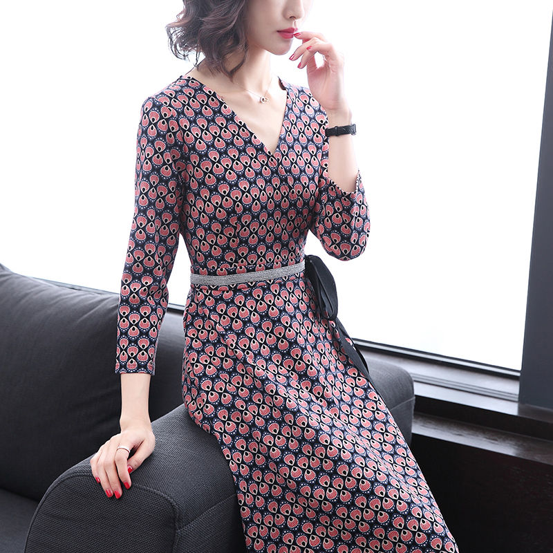 这裙贵就贵了点，比真丝高贵，比旗袍典雅，六零后穿洋气超迷人