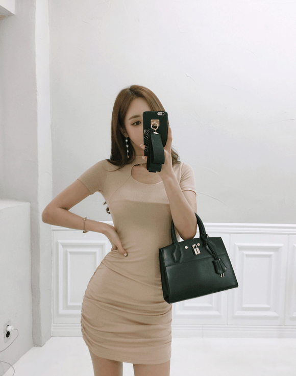 孙允珠裸色挂脖包臀裙, 美出新境界!