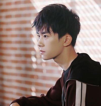 颜值不高没关系换个发型就行了，13款男学生短发发型来袭！