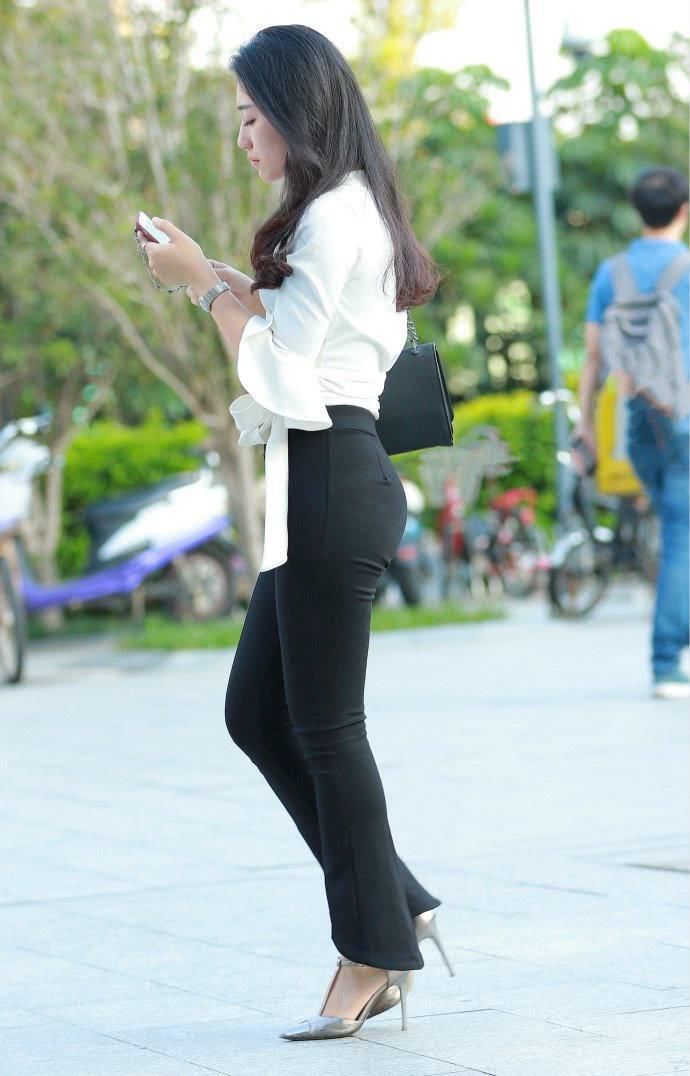 虽然打底裤显身材，却很少人穿，相反紧身裤更受欢迎，没尴尬问题