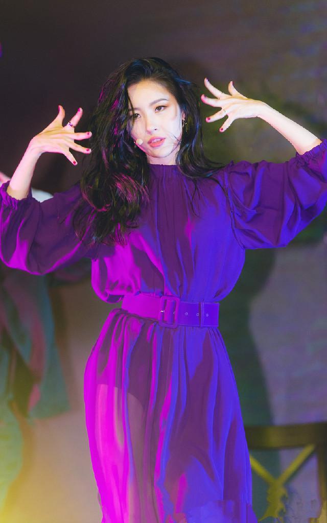 韩国李宣美对阵中国李溪芮, 时尚界的“第一美腿之争”究竟谁能赢