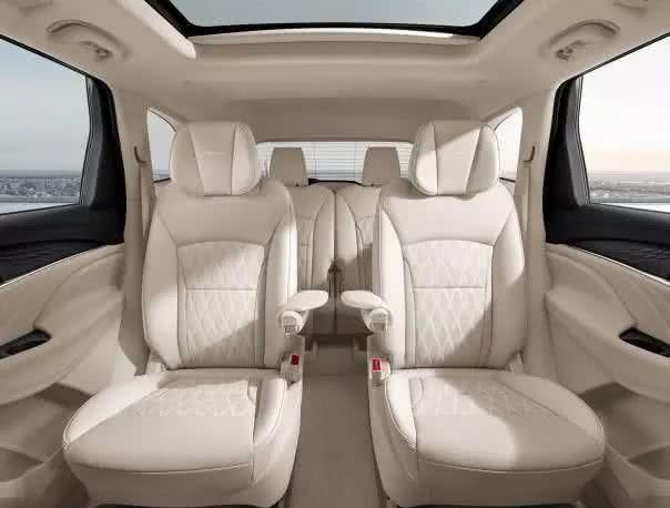  上市@上市遭“热捧”！自重2吨长5米，比普拉多漂亮10倍，却便宜13w