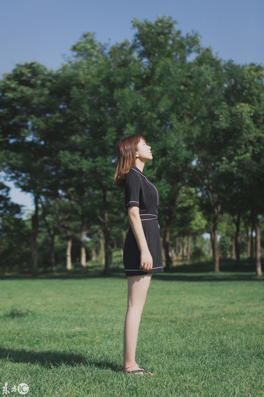 样貌和身材都不错的小美女，分享了