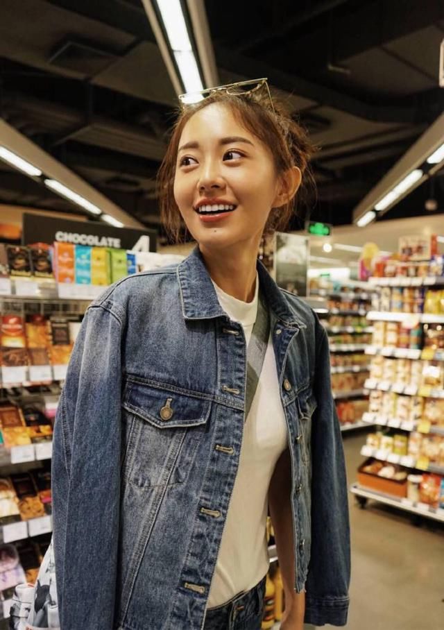 天冷了就学孙耀琦穿，连逛街都这么美！