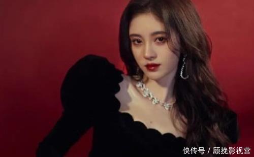 「通人」以为没镜头,鞠婧祎吃完饭后,谁注意她的手在干啥?女神包袱掉了