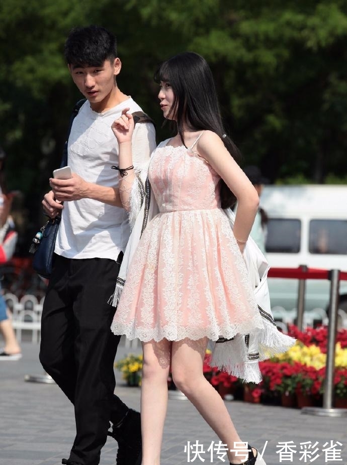 「肉色」女友穿短裙冷了,都不会去买条“肉色丝袜”送她