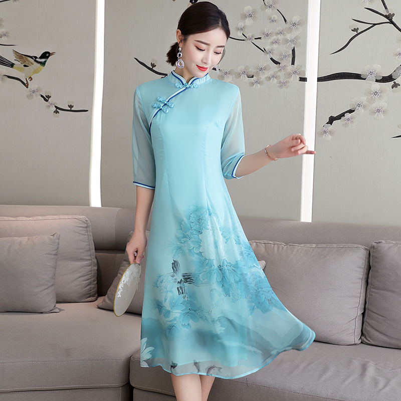 让60后女人情有独钟的旗袍裙，又出新款了，高贵还显气质