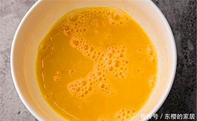 #鸡蛋和油渣#苏大爷家的紫薇树年年“开满枝”,他偷偷说:我给树“开荤”了!