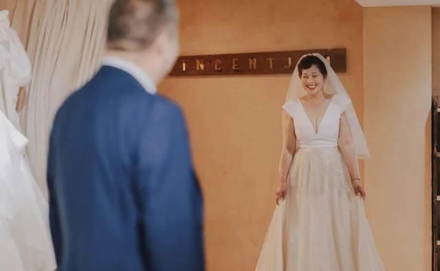 那一刻@迟到30年的婚纱照，这个母亲节我给妈妈补上了｜素人改造
