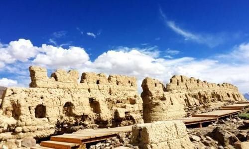 中国西部最偏远的县,一县邻三国,是通往西亚中亚的大通道