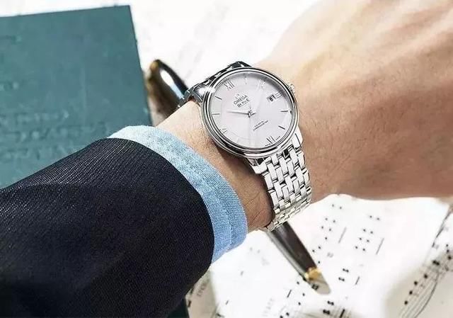 省省吧！女朋友买的包还抵不上你买的几块表！