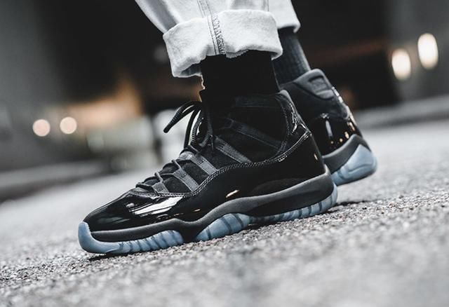 你买的球鞋价格会起飞还是倒闭？关键看颜色！