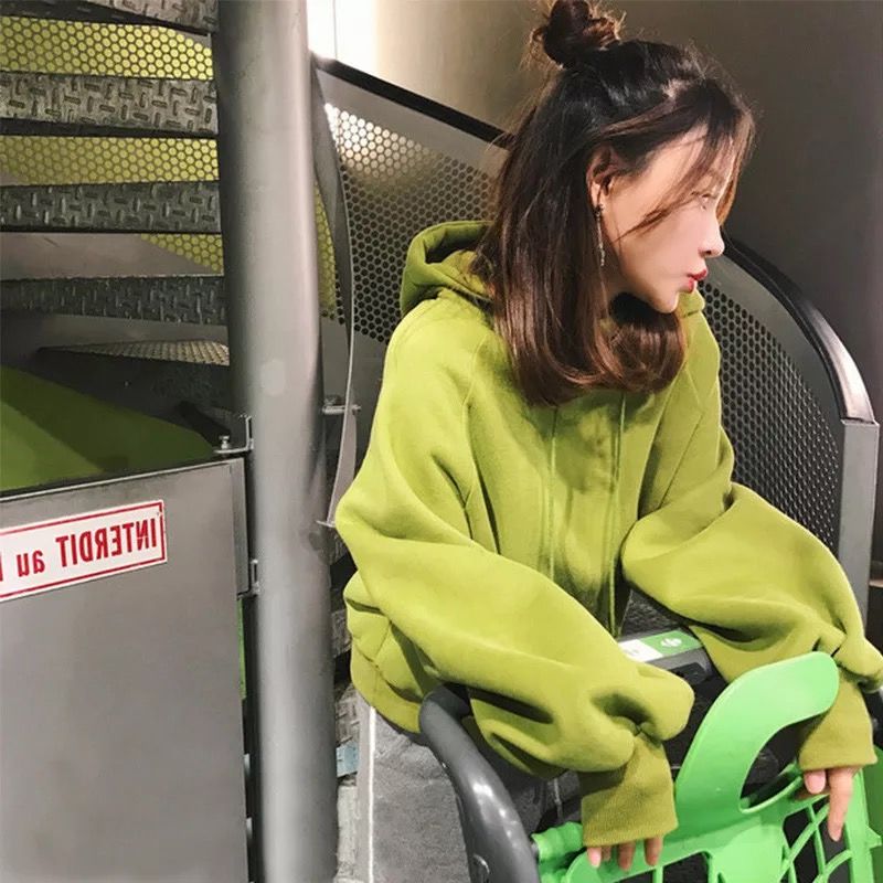 怪不得嫂嫂把旧裙子全扔了，今秋流行:晚晚风套装，洋气百搭美