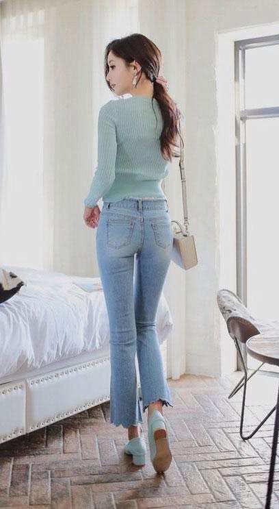 一款简单大气的紧身裤，穿脱非常方便，让你潮流又抢眼