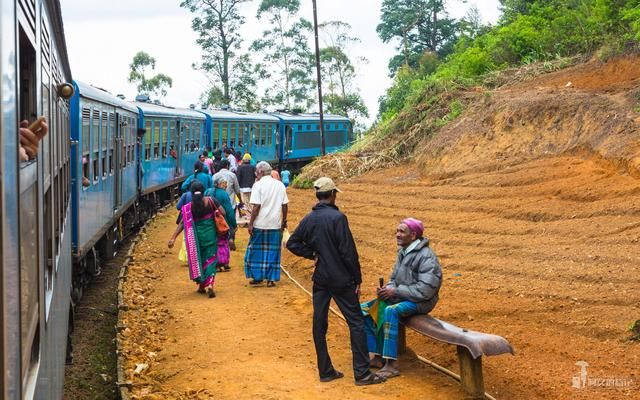 最危险也是最接地气的火车旅行 不是印度 网友：出意外也是活该