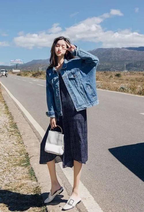  「气色」今年流行“经典蓝”质感穿搭，提亮气色显品味