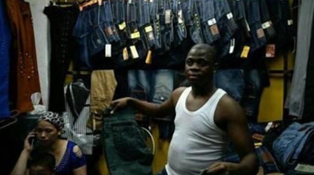 非洲黑人长期在广州定居，靠什么自力更生？答案让人惊讶了