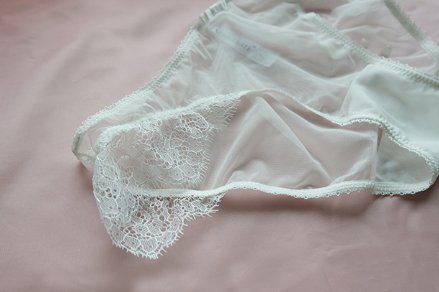 女人身材丰满，就要穿这种文胸，性感妩媚女人味挡不住