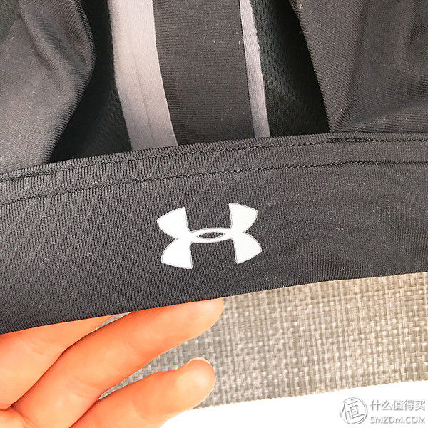 保护一下，运动一夏--安德玛UA Vanish拉链高强度运动内衣评测