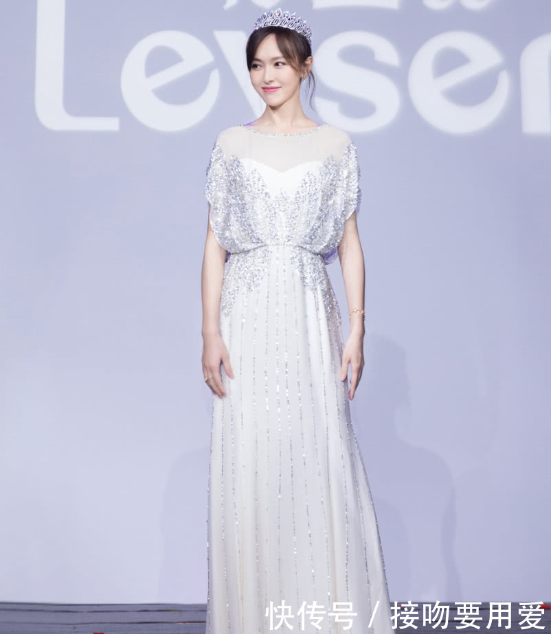 唐嫣身穿仙女裙头戴皇冠美到逆天，罗晋请把你的美丽公主接走！