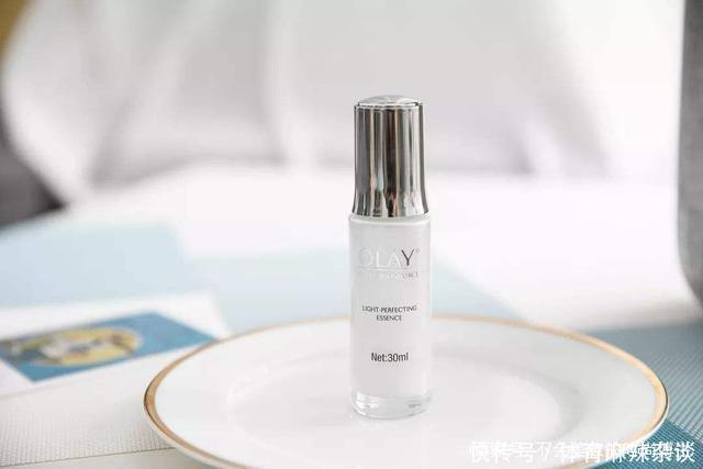  「刺激性」烟酰胺作为美白界的“扛把子”，效果到底如何能与维C相比吗