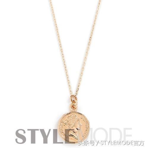 你知道么？这个夏天Ins博主都在“锁骨杀”凹造型！