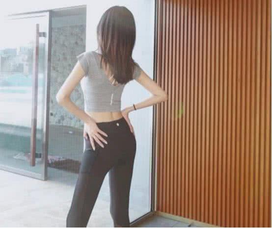 轻松时尚的紧身裤，给你的不仅是曼妙的好身材，更是青春活力