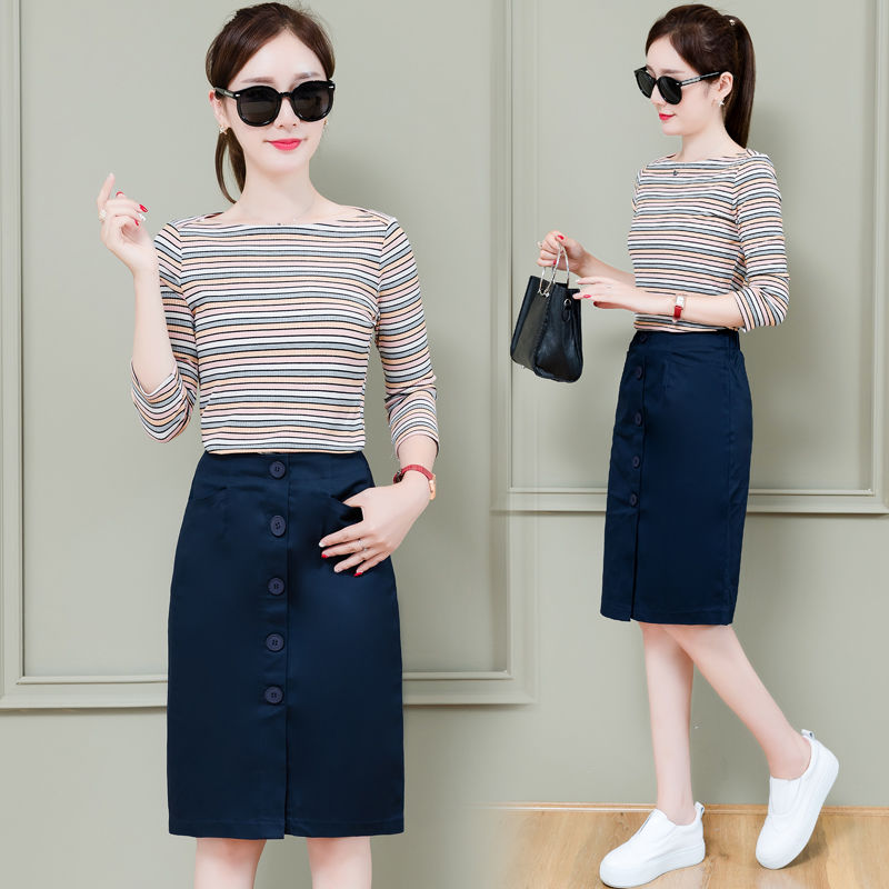 身材条件不错的女人,一定要多穿气质包臀裙,展现迷人身姿,美爆