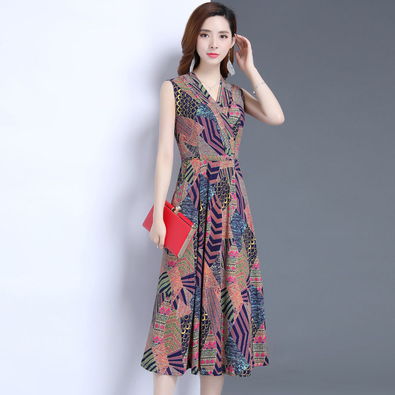 满45岁以上的女人，出门少穿真丝，试试这秋裙+高跟，美到犯规