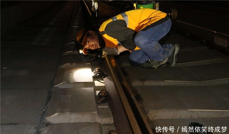 为何火车能开几天几夜，而高铁在深夜却要停运？列车长说出内幕