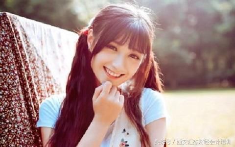 你忘不了又不敢随意撩的女孩，都好看得很有底气