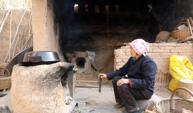 农村7旬大娘用“风哈”蒸馍做饭，不用电的“风哈”是啥样子